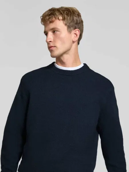 Sweter o kroju relaxed fit z mieszanki bawełny z dodatkiem wełny model ‘JAMES’ Only & Sons granatowy