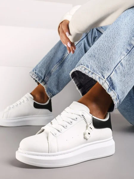 Sneakerși Casual Alb-Negru cu Pandantiv Ursuleț Ulevidia alb