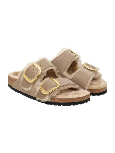 Klapki Birkenstock z owczej skóry brązowe