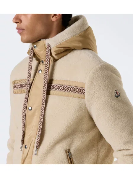 Geacă Moncler din fleece bej