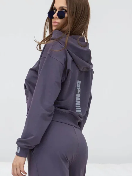Женский спортивный костюм с капюшоном