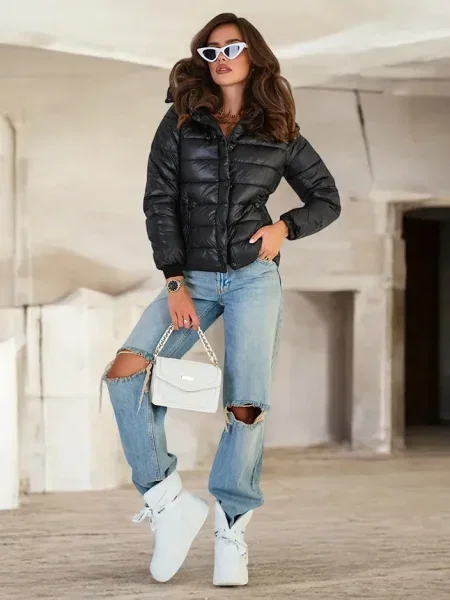 Jakna Resti s kapuco črna