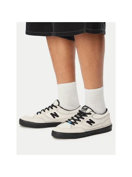 Сникърси New Balance Кремав