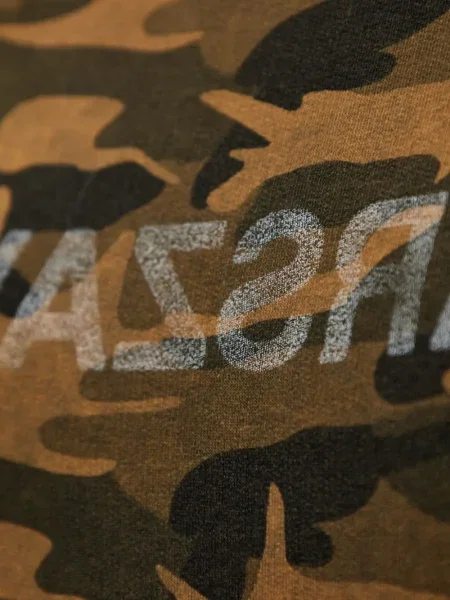 Tricou Misbhv cu imagine cu model camuflaj maro