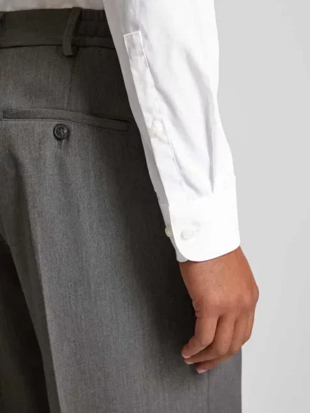 Koszula biznesowa o kroju slim fit z kołnierzykiem typu kent Jake*s biała