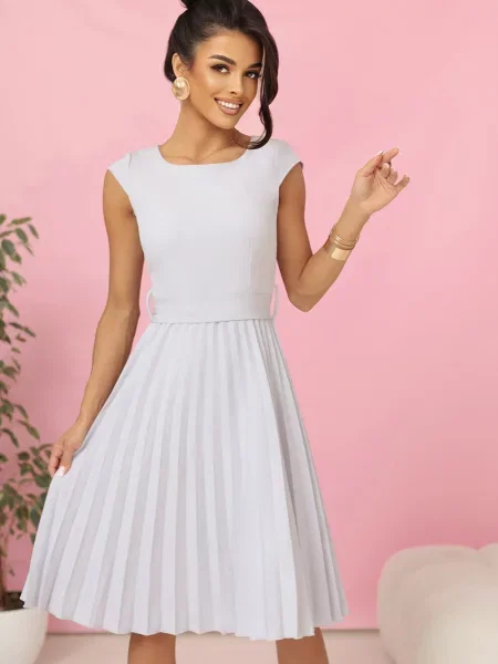 Krótka sukienka mini Numoco z krótkim rękawem plisowana szara