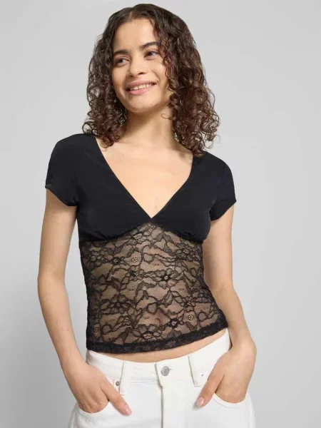T-shirt z dekoltem w serek i koronką Gina Tricot czarna