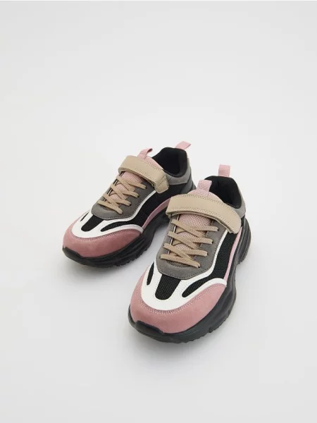 Reserved Легкі трекінгові черевики чорний