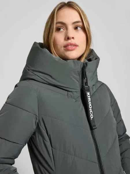 Płaszcz pikowany o kroju regular fit z nadrukiem z logo model ‘Darka’ Khujo