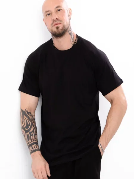 Футболка носи своє черная