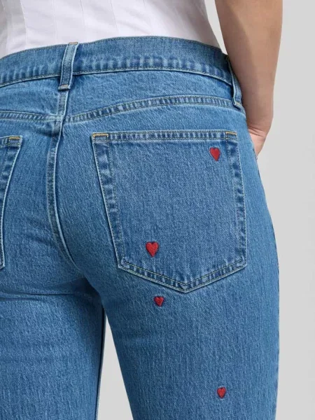 Jeansy o kroju relaxed fit straight z haftem Gap niebieskie
