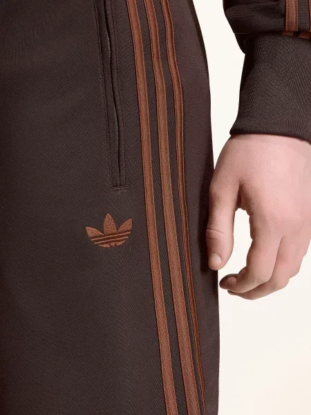 Adidas Originals Šortky Firebird tmavě / koňaková hnědá