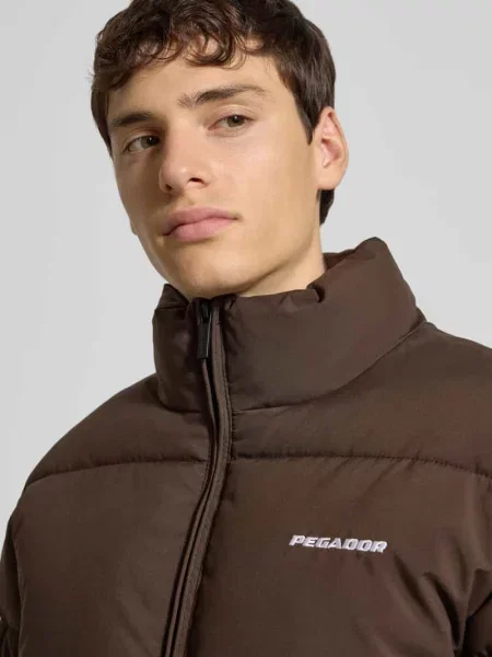 Kurtka w stylu puffer o kroju regular fit z wyhaftowanym logo model Solin' Pegador