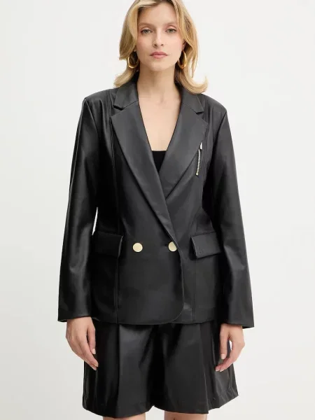 Armani Exchange sacou un singur rând de uni negru