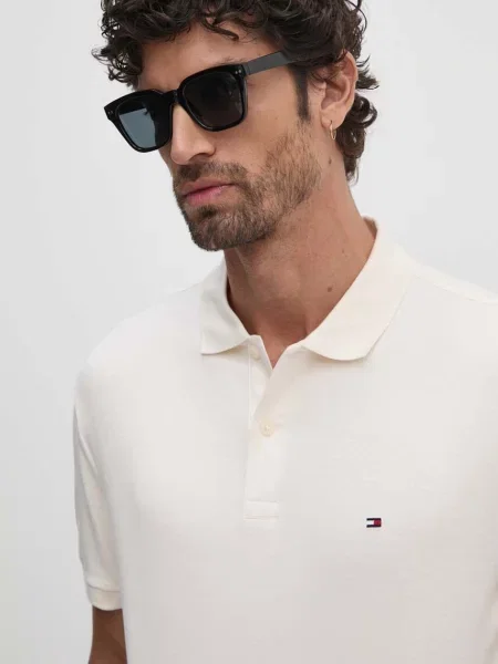 Тениска с яка Tommy Hilfiger с изчистен дизайн бежово