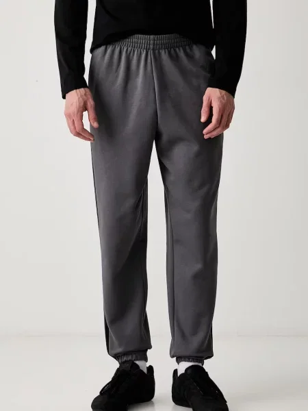Adidas pantaloni de trening pentru bărbați cu Three Stripes gri