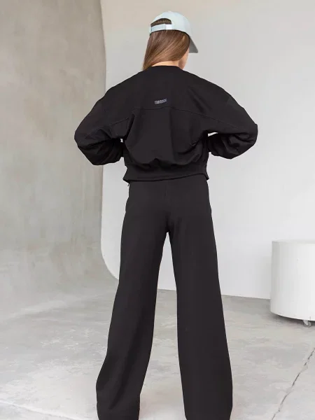 Женский костюм с брюками палаццо чорні