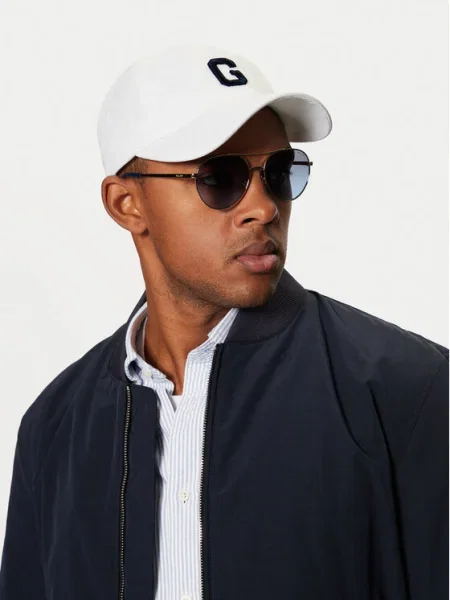 Шапка с козирка Guess Jeans с апликация бяло
