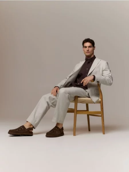 Reserved Pantaloni regular cu conținut ridicat de in bej