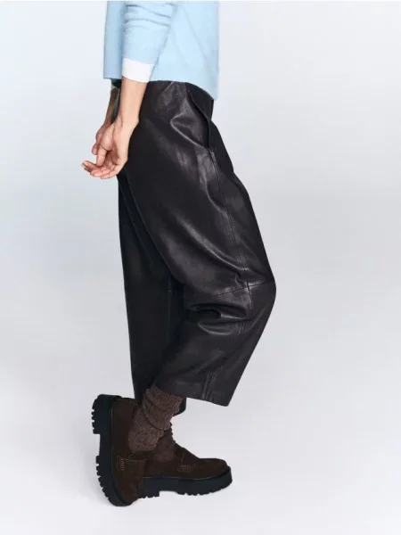 Reserved Pantaloni de piele maro-închis maro