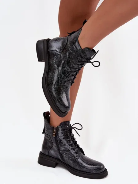 Кожени боти D&a с нисък ток от лакирана кожа черно