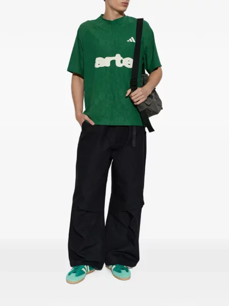 Pantaloni Adidas cu imagine roz