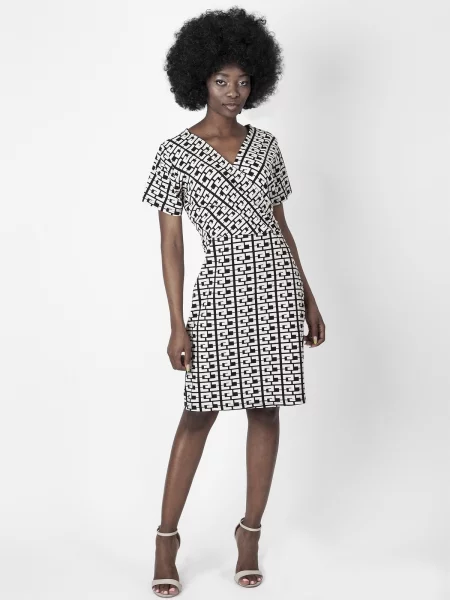 Gât în formă de inimă rochie Perso cu motiv cu inimi negru