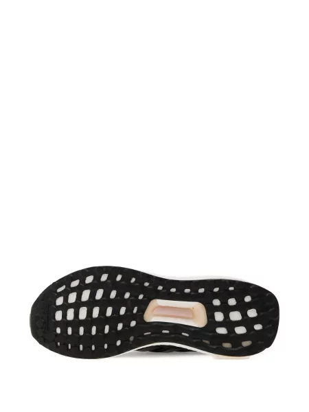 Велурени бягане маратонки Adidas UltraBoost на райета черно