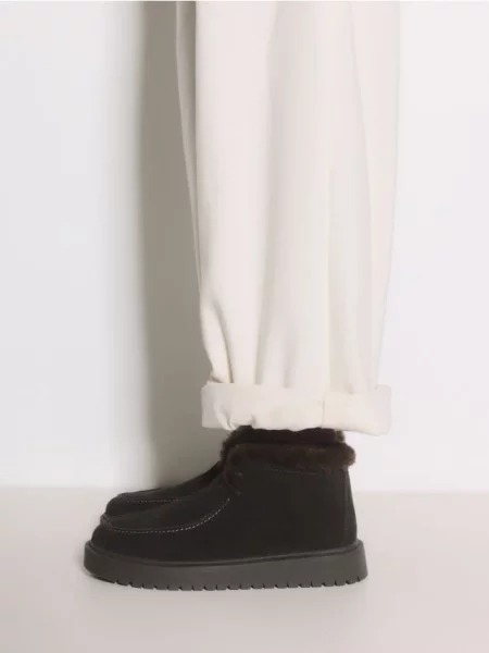 Замшевые сапоги Reserved коричневые