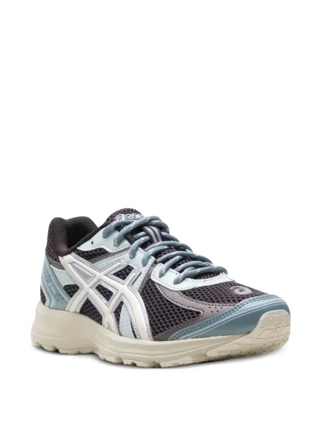 Sneakerși Asics maro