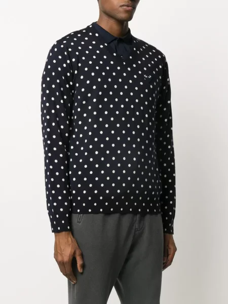 Sweter Comme Des Garcons Play w grochy z nadrukiem z dekoltem w serek niebieski