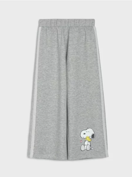 Sinsay Kalhoty wide leg s příměsí viskózy a krajkou po stranách Snoopy šedá
