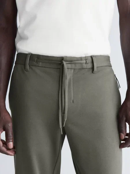 Spodnie slim fit comfort Thermolite® średni Mężczyzna 40 MANGO MAN brązowy