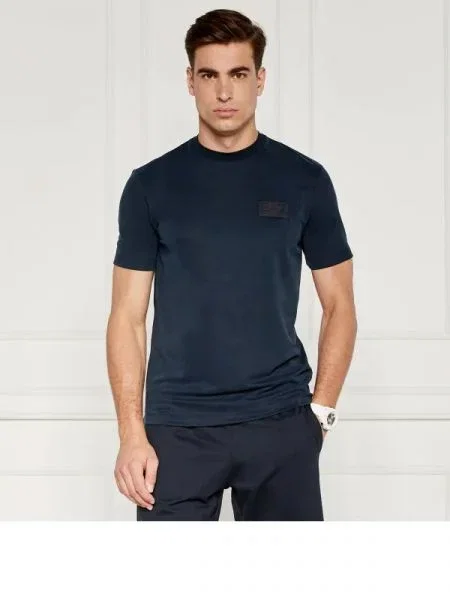 Tricou