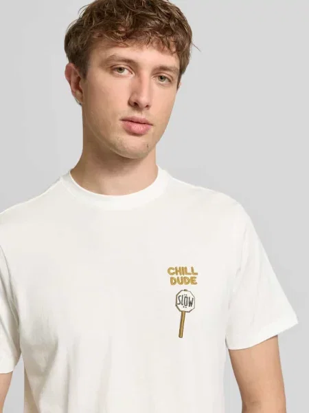 T-shirt w kroju regular fit z haftem statement model Kameron' Blend biała