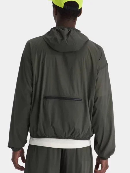 Ветровка The North Face с капюшоном красная