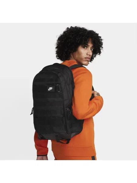 Plecak Nike Sportswear RPM Backpack Black/ Black/ White 26 l czarny
