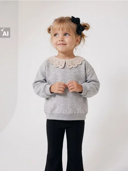Sinsay Mikina crewneck s bavlnou a ozdobným límečkem šedá