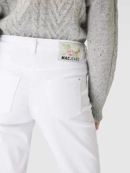 Jeansy o kroju slim fit z wpuszczanymi Mac białe