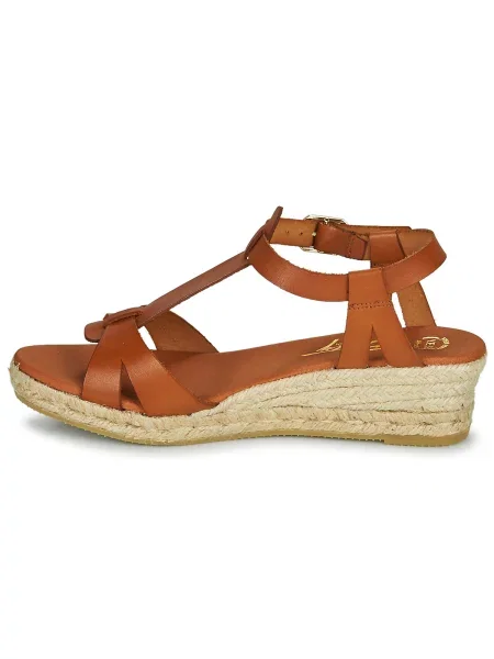 Pantofi Betty London maro