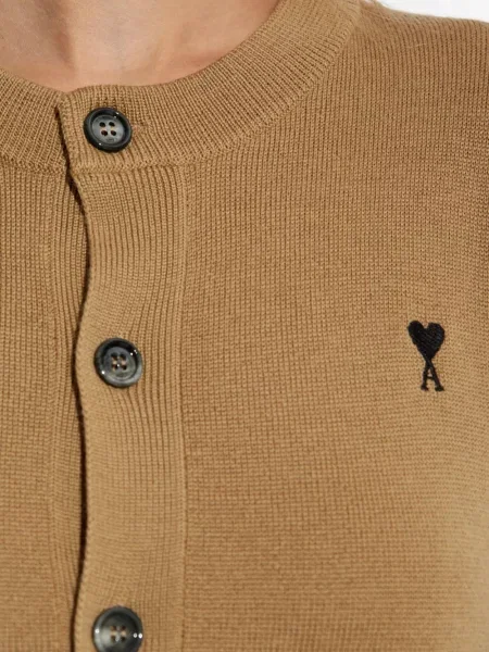 Cardigan Ami Paris de lână cu motiv cu inimi cu autograf maro