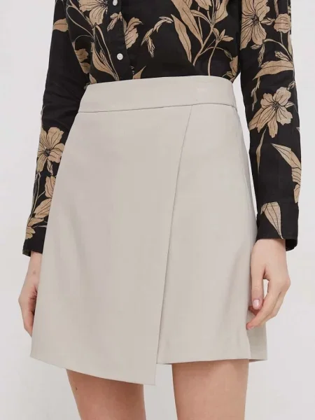 Пола Dkny къса с кройка тип молив бежово
