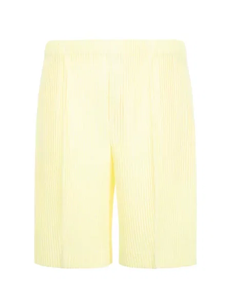Pantaloni scurți Issey Miyake galben