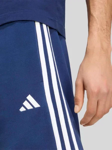 Szorty dresowe w kroju regular fit z czystej bawełny Adidas Sportswear granatowe