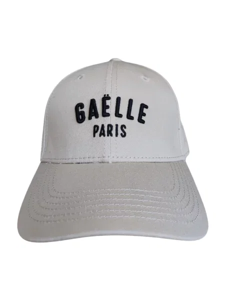 Czapka z daszkiem Gaëlle Paris z kapturem biała