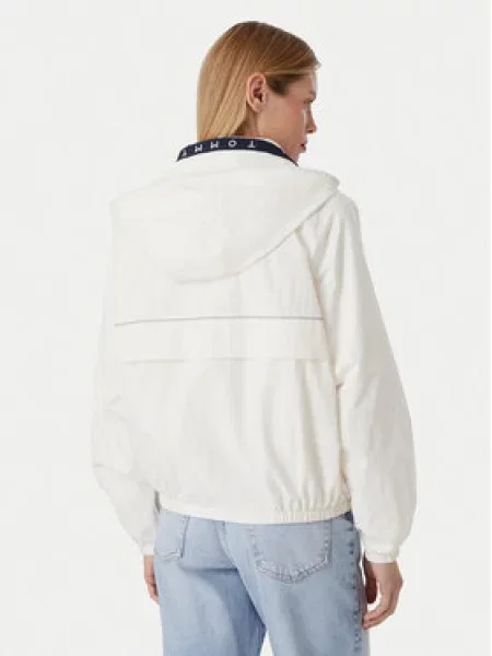 Tommy Jeans Neperpučiama striukė Regatta Oversize balta