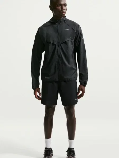 Nike geacă sport pentru bărbați Stride UV Repel negru