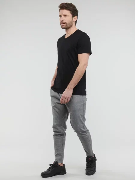 V-nyakú pólóing Jack & Jones fekete