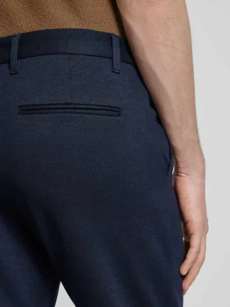 Spodnie materiałowe w kroju slim fit o skróconym fasonie Lindbergh szare