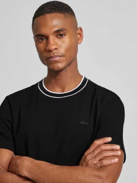 T-shirt o kroju regular fit z mieszanki bawełny Lacoste czarna